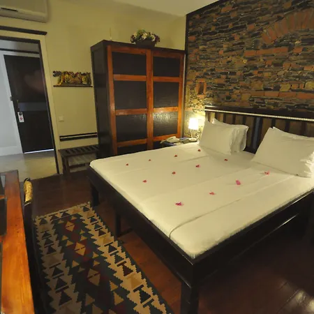 艾莉维诺套房酒店 3*