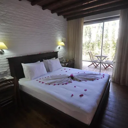 El Vino & Hotel
